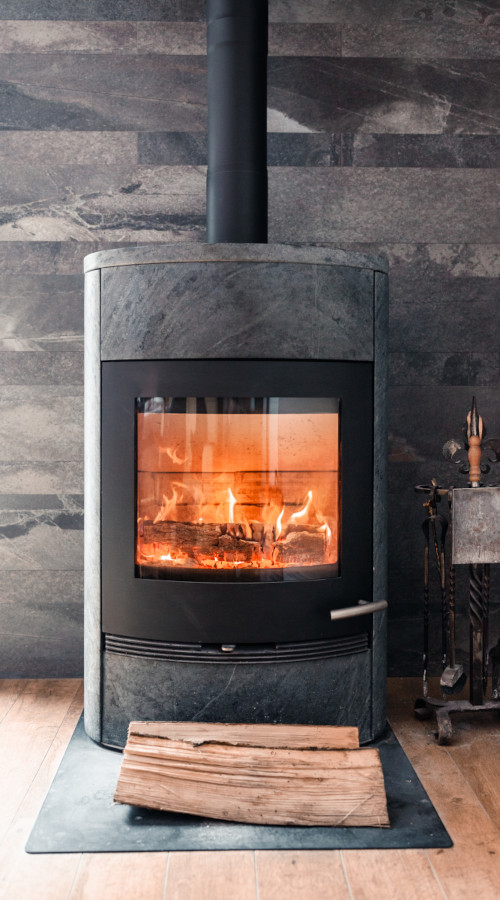 Kaminofen in einem Wohnzimmer in Leipzig